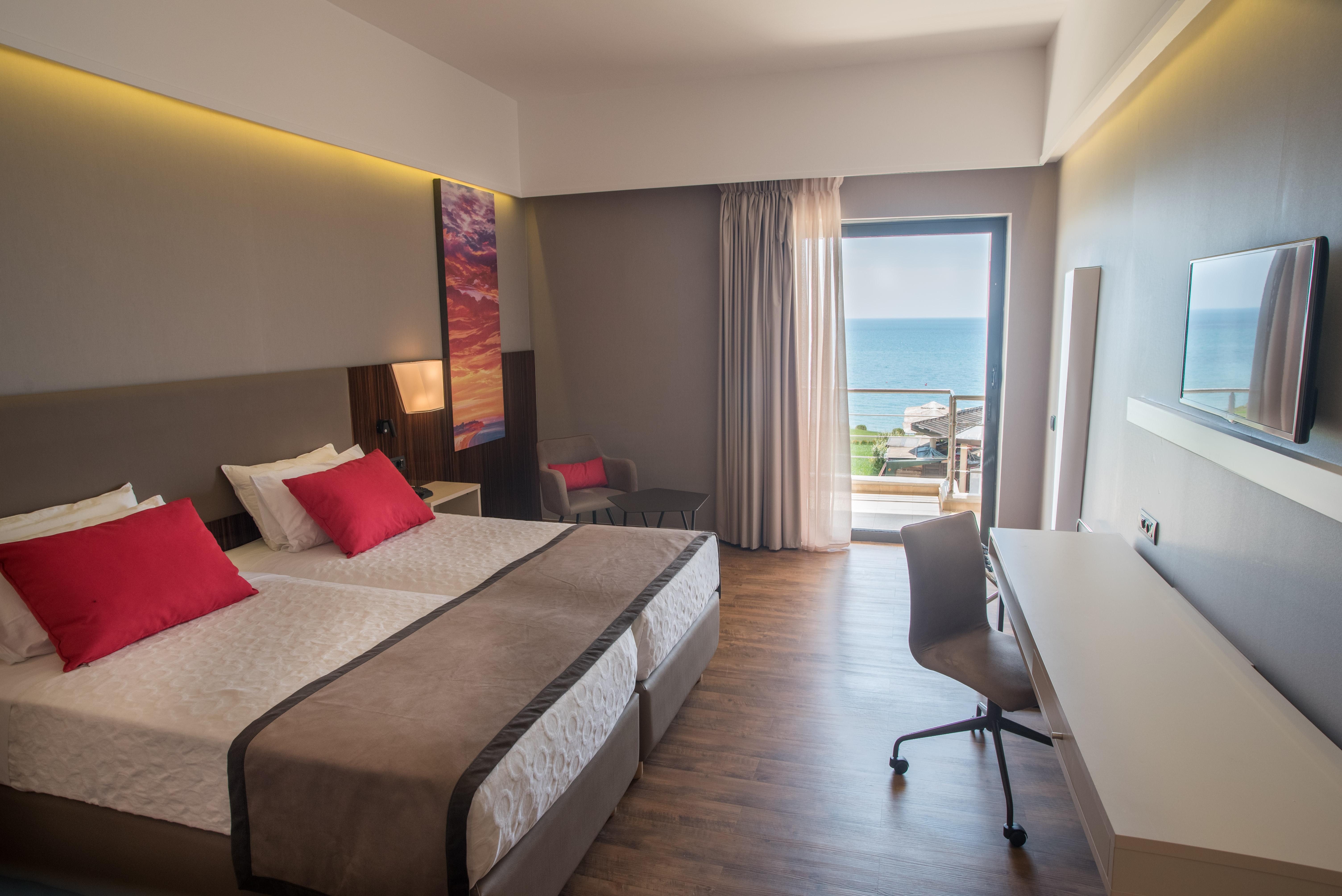 Ramada Plaza By Wyndham Thraki Hotel Alexandroupoli Exterior photo A room at the hotel
