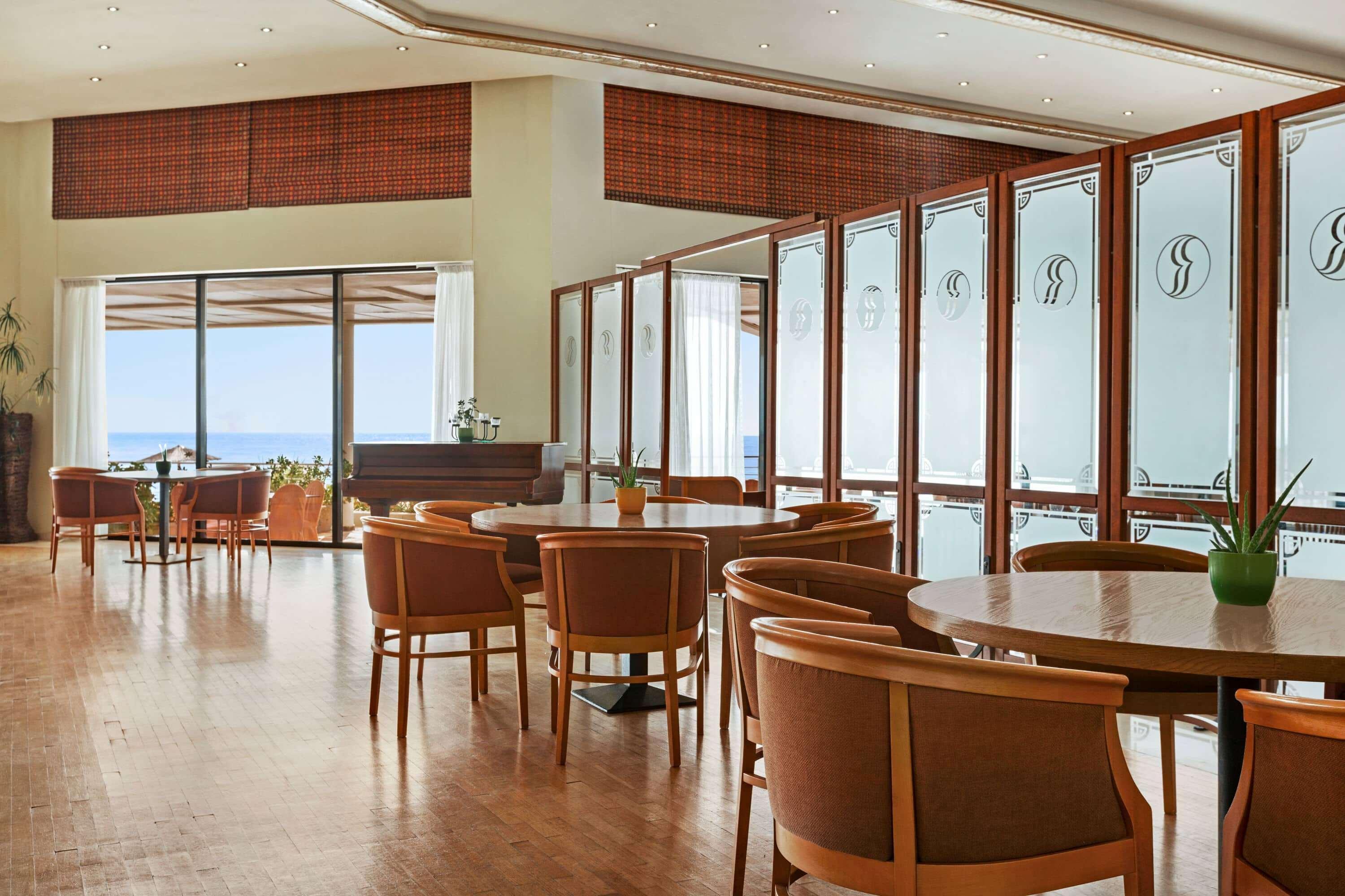 Ramada Plaza By Wyndham Thraki Hotel Alexandroupoli Exterior photo The Club Lounge at the airport