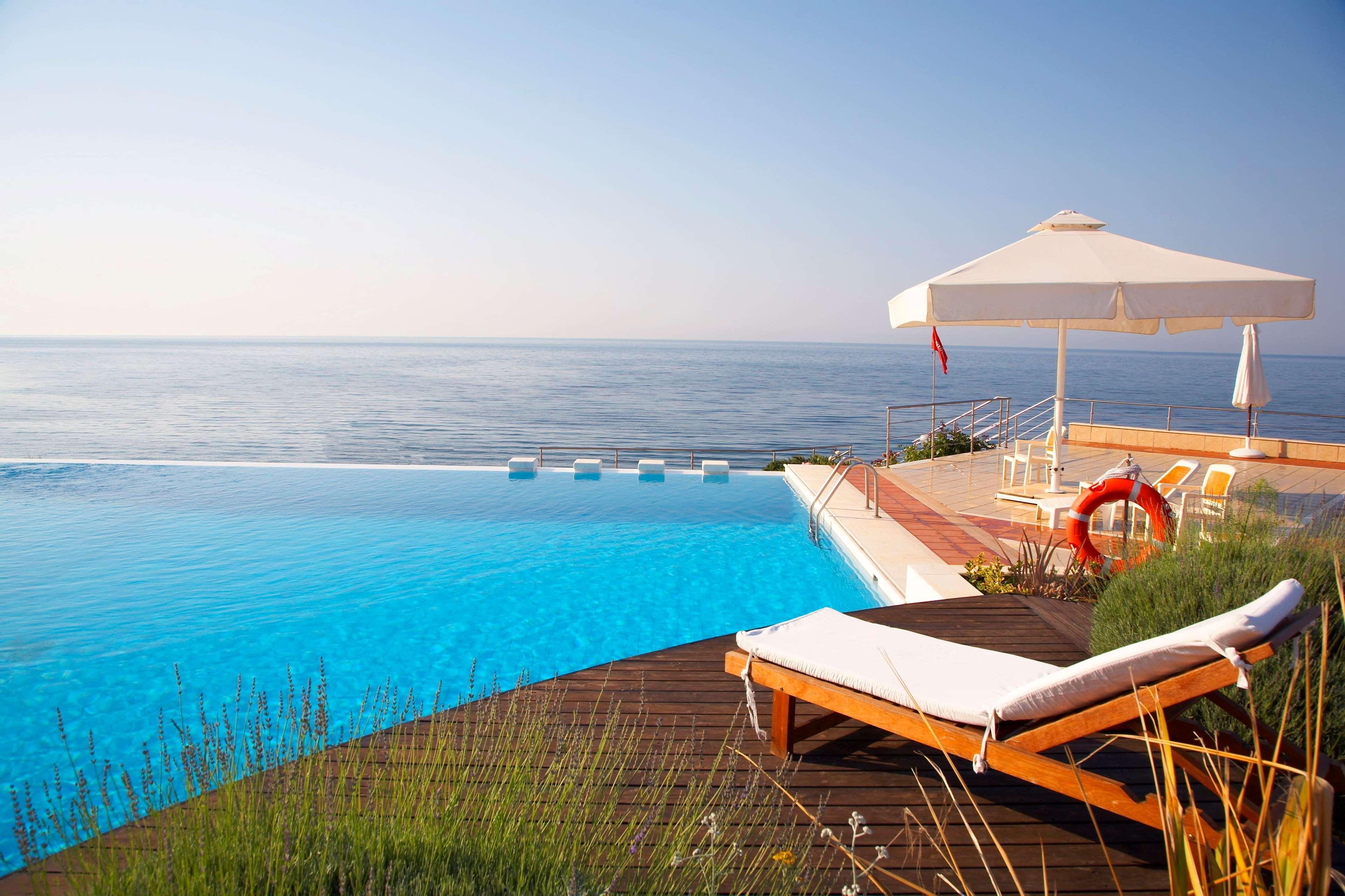 Ramada Plaza By Wyndham Thraki Hotel Alexandroupoli Exterior photo Infinity pool at the Hotel Porto Bay Falomo, Venice, Italy
