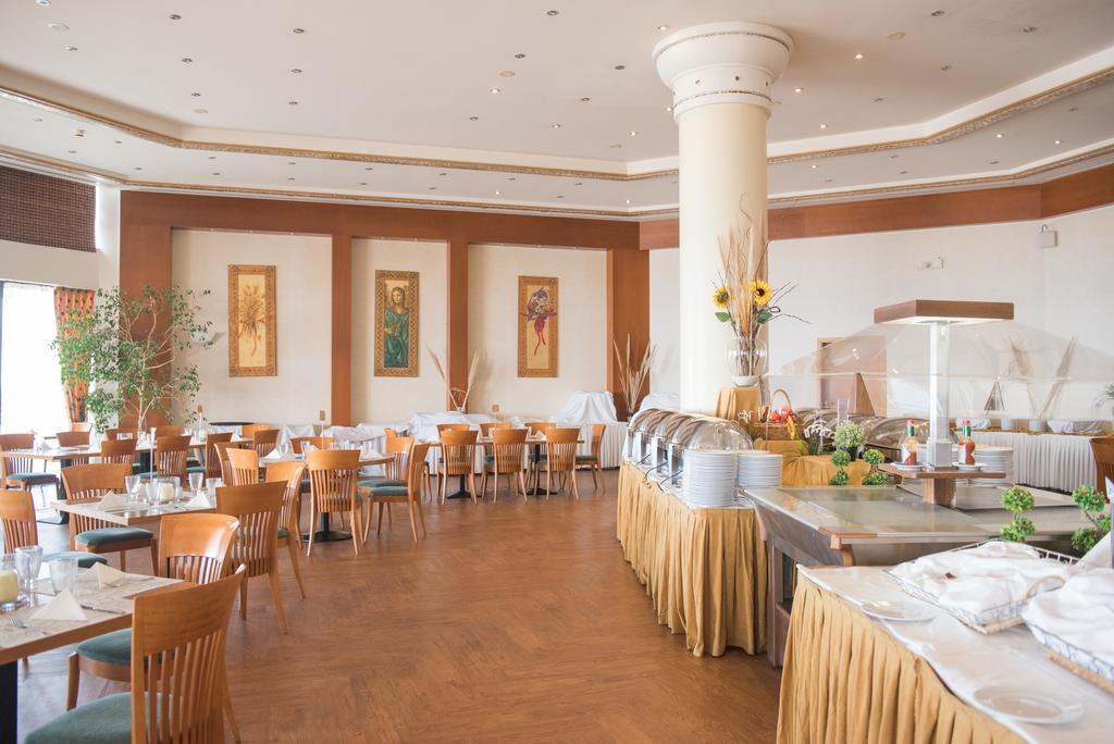 Ramada Plaza By Wyndham Thraki Hotel Alexandroupoli Exterior photo The restaurant