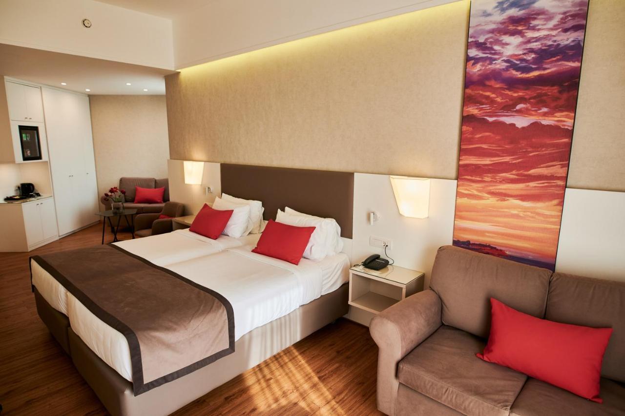 Ramada Plaza By Wyndham Thraki Hotel Alexandroupoli Exterior photo A room at the hotel