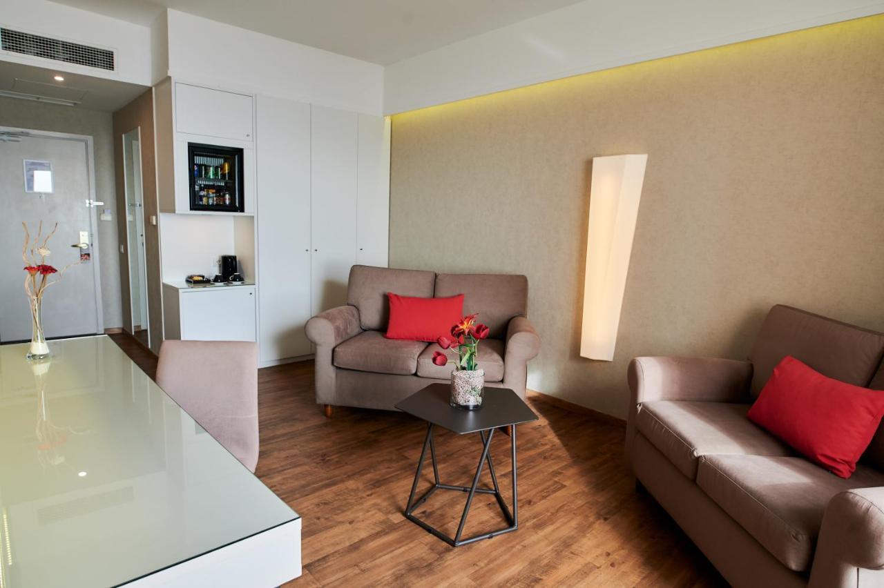 Ramada Plaza By Wyndham Thraki Hotel Alexandroupoli Exterior photo A living room in a serviced apartment in Berlin, Germany