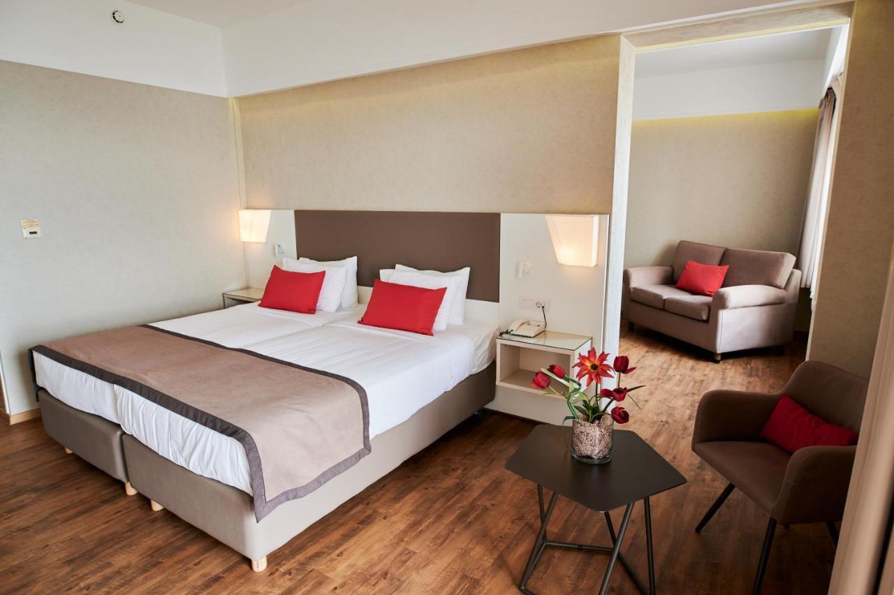 Ramada Plaza By Wyndham Thraki Hotel Alexandroupoli Exterior photo A room at the hotel