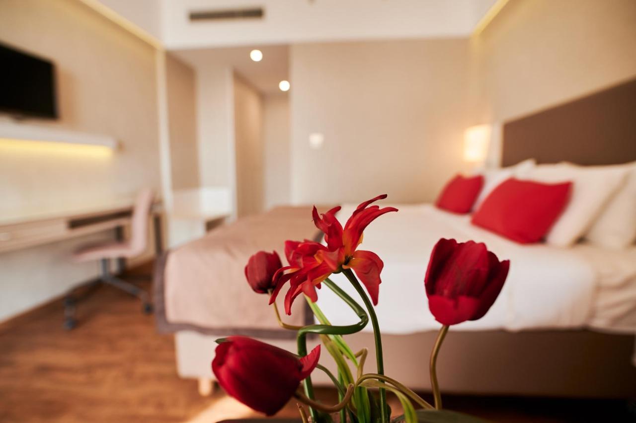 Ramada Plaza By Wyndham Thraki Hotel Alexandroupoli Exterior photo A room at the hotel