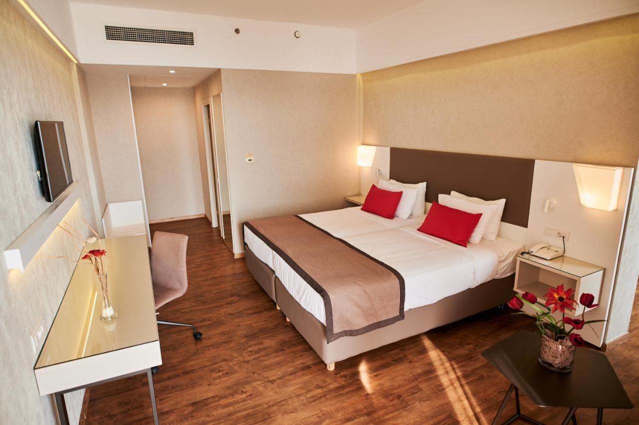 Ramada Plaza By Wyndham Thraki Hotel Alexandroupoli Exterior photo A room at the hotel