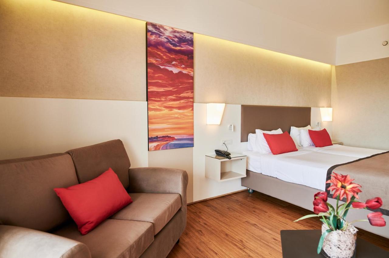 Ramada Plaza By Wyndham Thraki Hotel Alexandroupoli Exterior photo A room at the hotel